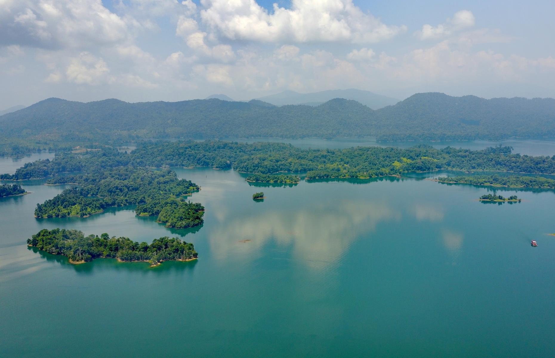Kenyir Lake, Malaysia 